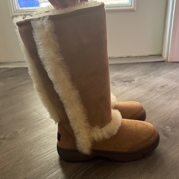 UGG Sunburst Tall - Picture 1 of 2